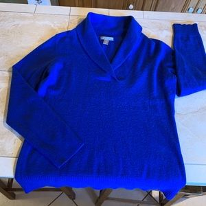 🐶Cashmere bright blue size large sweater good condition